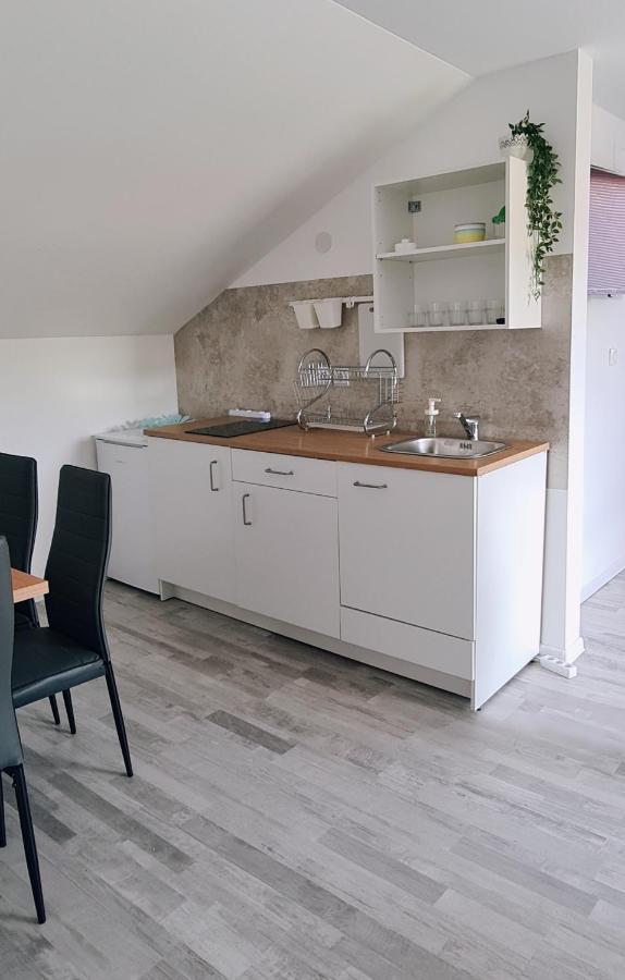 Apartman Castle Tusilovic Zewnętrze zdjęcie