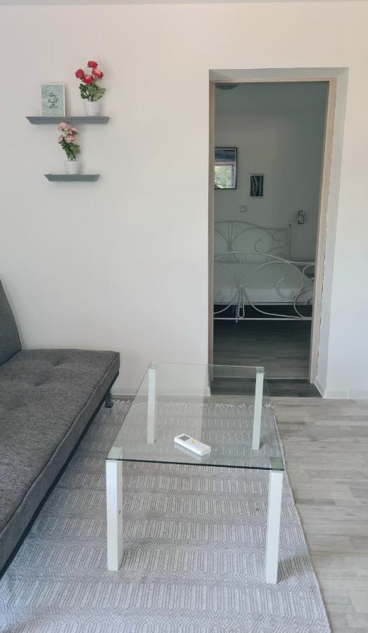 Apartman Castle Tusilovic Zewnętrze zdjęcie
