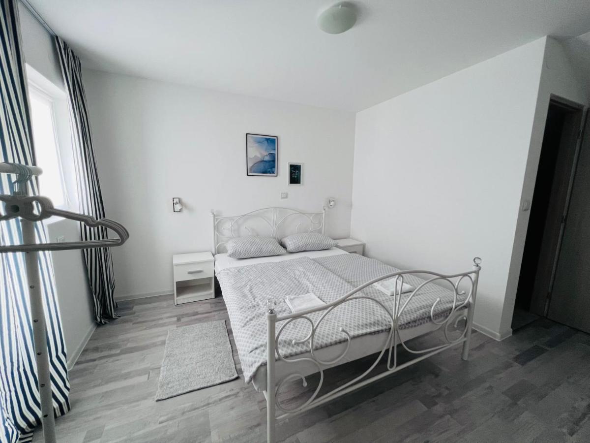Apartman Castle Tusilovic Zewnętrze zdjęcie