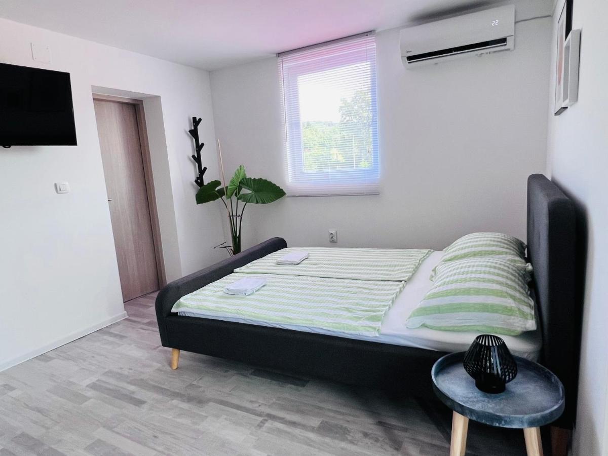 Apartman Castle Tusilovic Zewnętrze zdjęcie