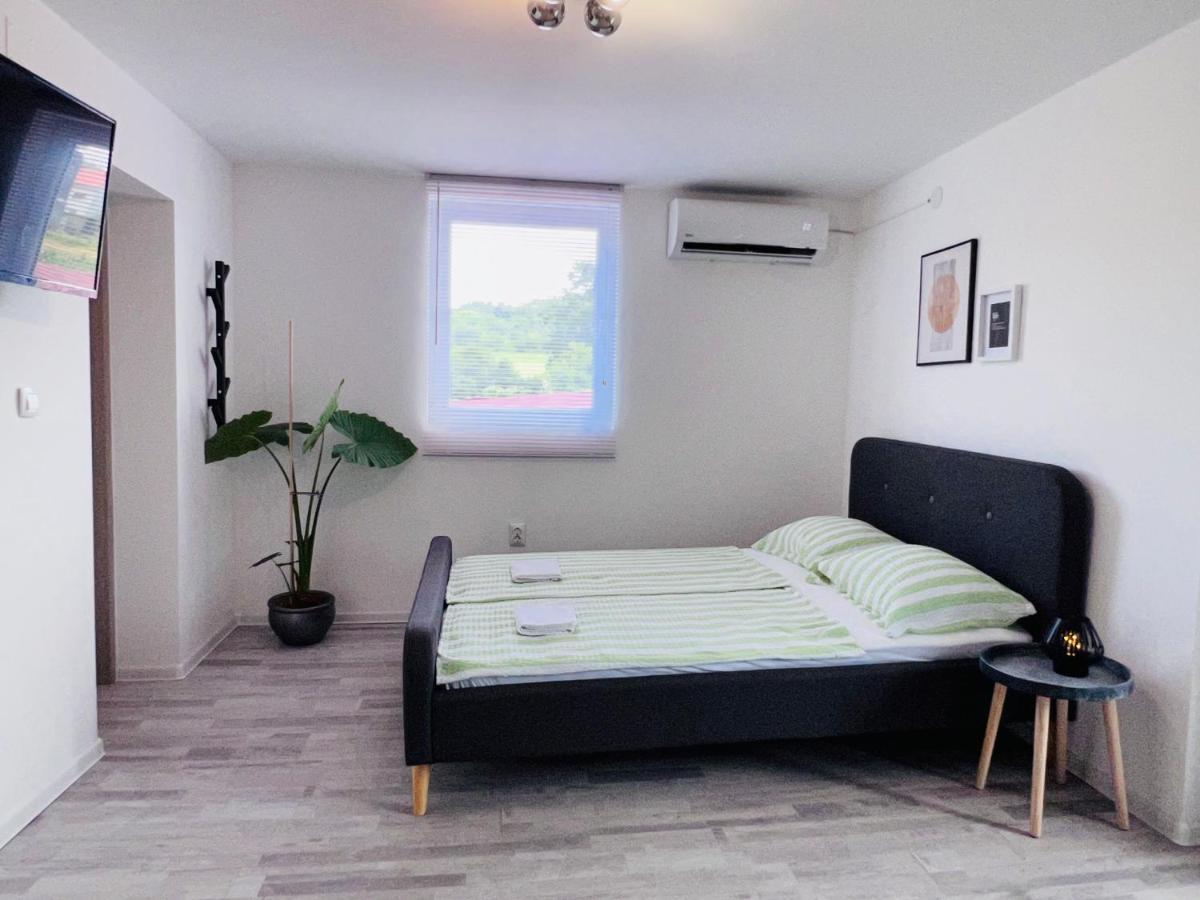 Apartman Castle Tusilovic Zewnętrze zdjęcie