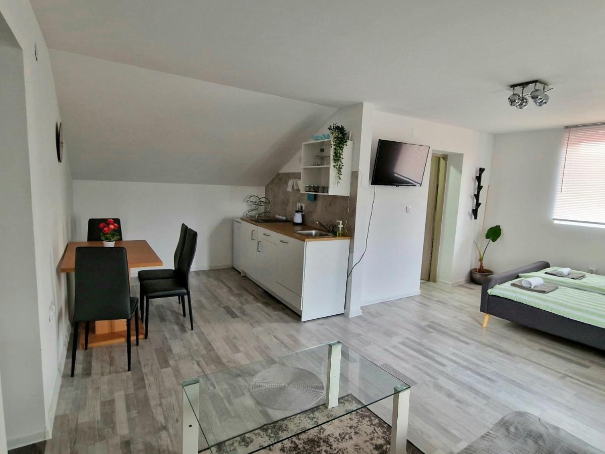 Apartman Castle Tusilovic Zewnętrze zdjęcie